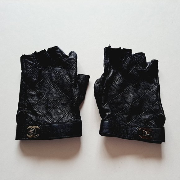Chanel Lambskin Leather Black CC Quilted Fingerless Gloves Size 7 - Picture 2 of 12